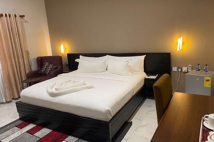 Room 2 of 10