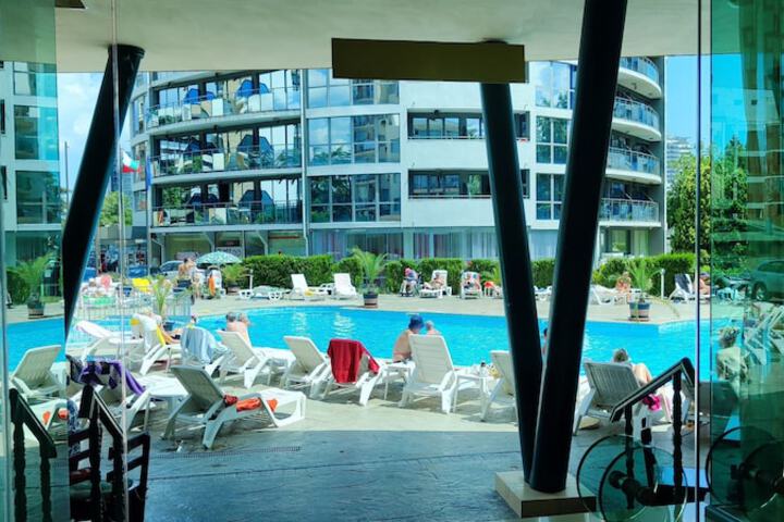 Pool 10 of 13