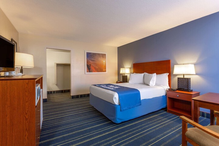 2 Double Beds (1 of 6)