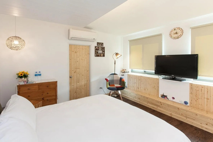 Room 4 of 13