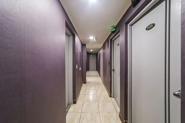 Room 11 of 16