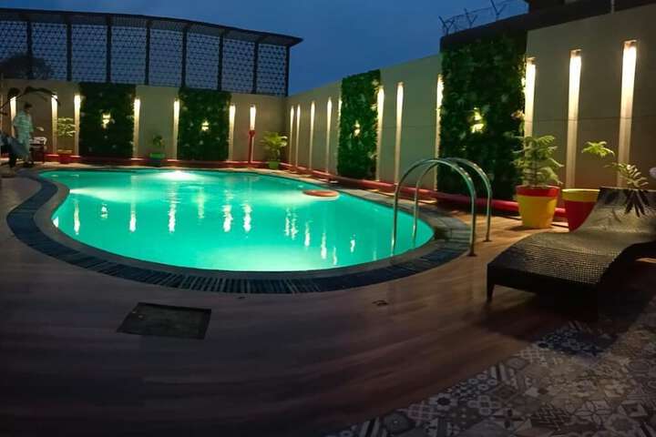 Pool 12 of 22