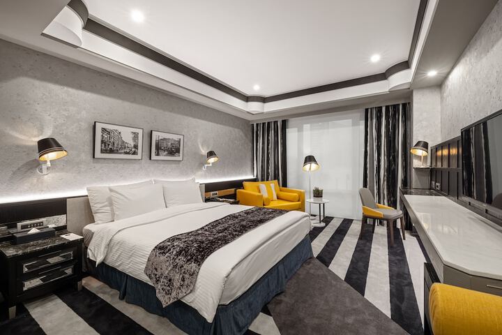 Room 12 of 111