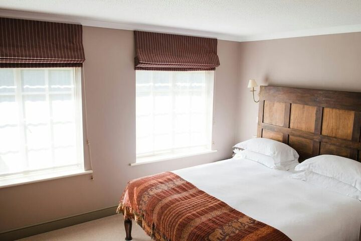 Room 4 of 98