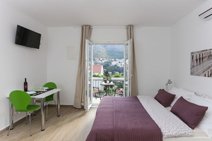 Room 10 of 52