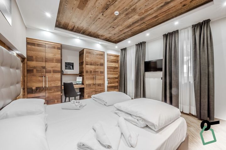 Room 9 of 39