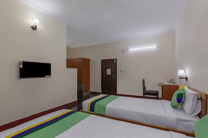 Room 16 of 38