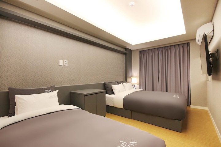 Room 33 of 127