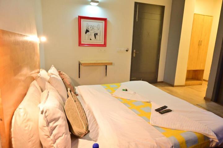 Hotel Wedlock Near Artemis Hospital