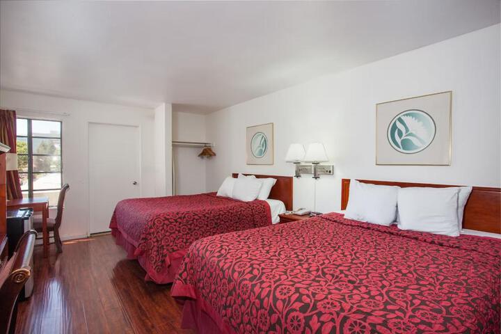 1 King Bed (5 of 16)