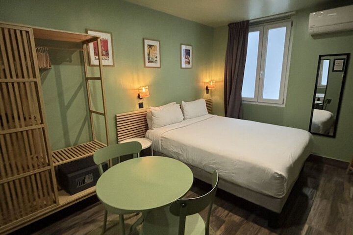 Room 34 of 76