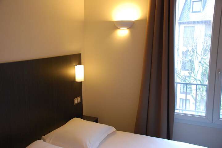 Room 7 of 27