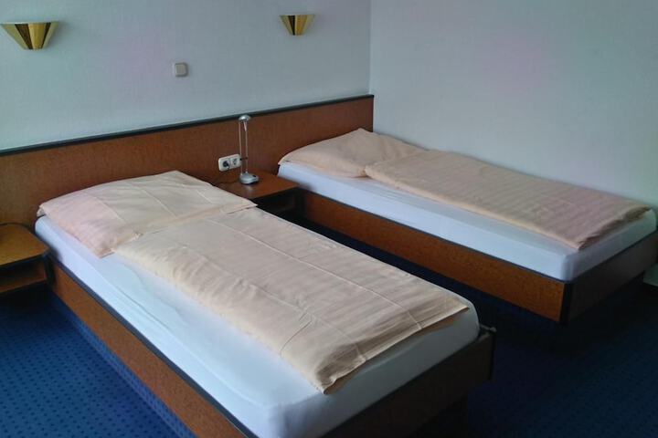 Room 21 of 38