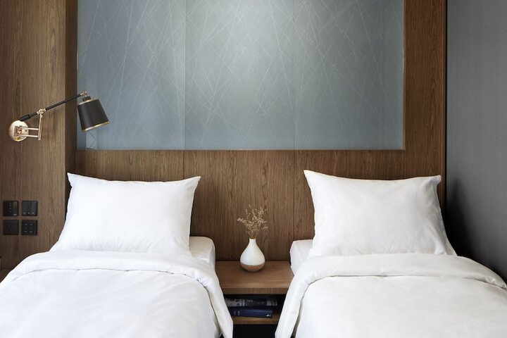 Room 14 of 33