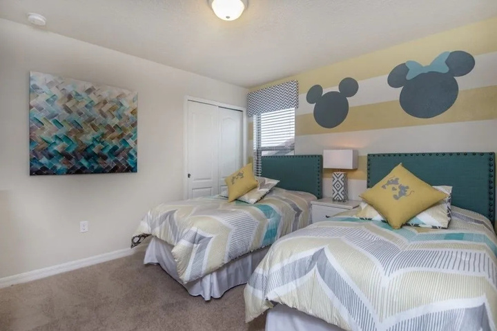 Room 6 of 19