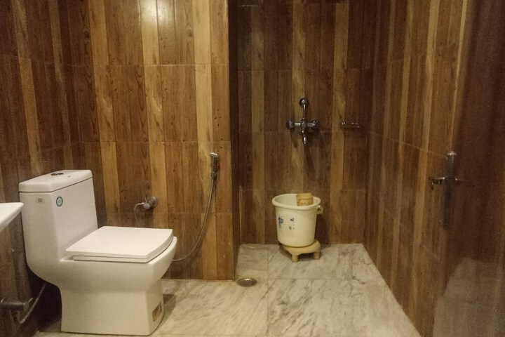 Room 52 of 61