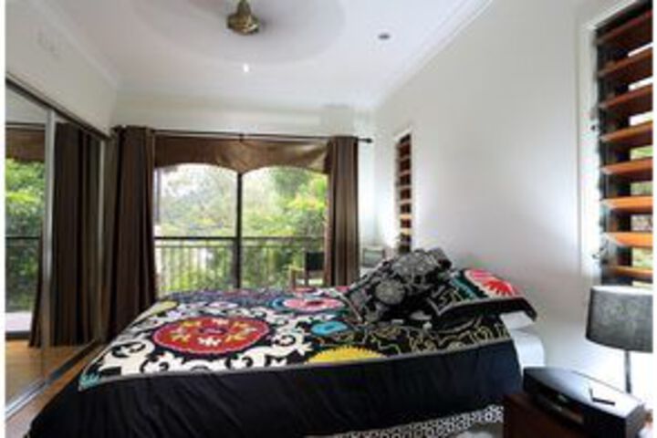 Room 12 of 16