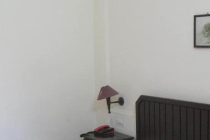 Room 10 of 16