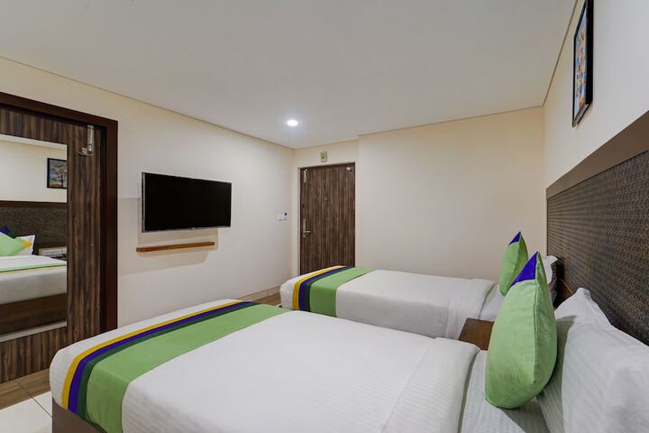 Room 11 of 38