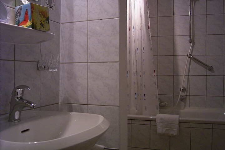 Room 16 of 49