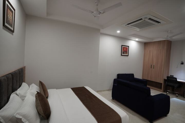 Room 13 of 69