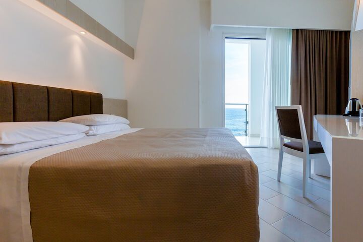 Room 42 of 175