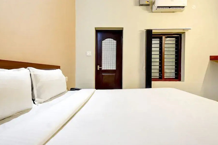 Room 5 of 8