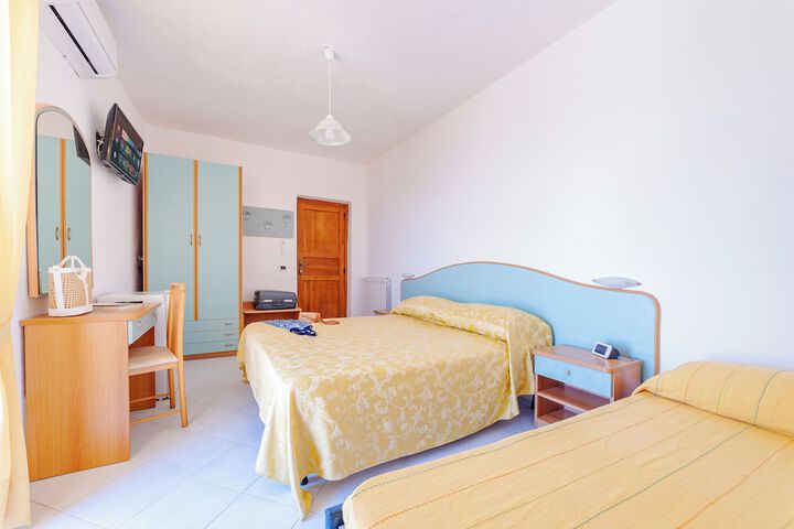 Room 6 of 63