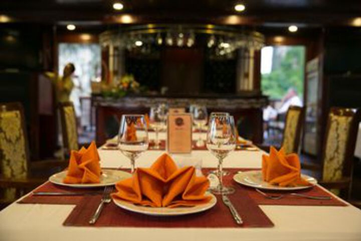 Dining 54 of 64