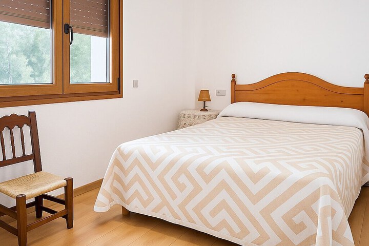 Luxe 2 BR with Jetted Tub and Pool in Chiclana de la Frontera