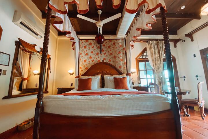 Room 2 of 66