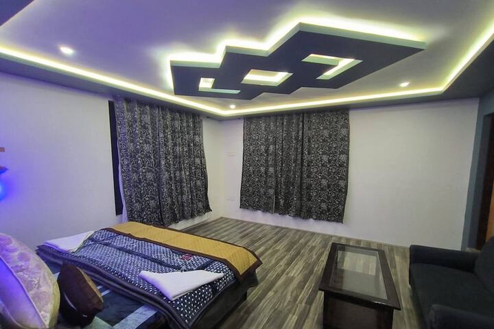 Room 6 of 15