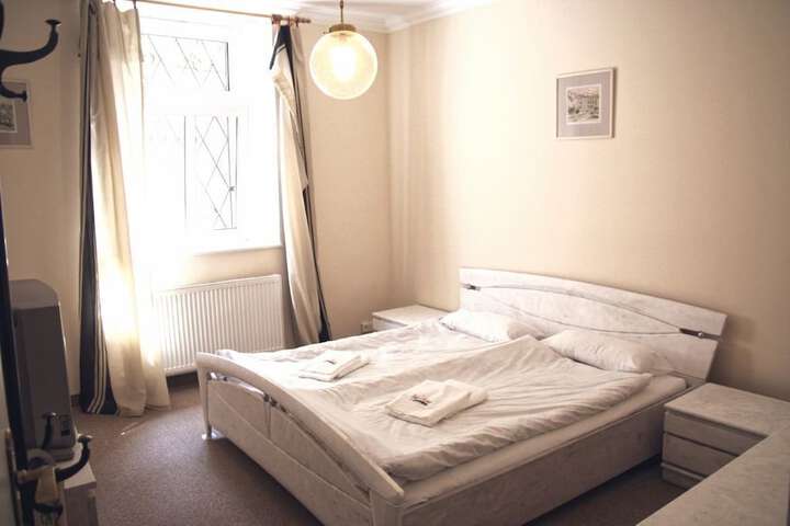 Room 8 of 39