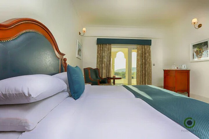 Room 4 of 34