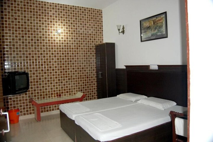 Room 25 of 49