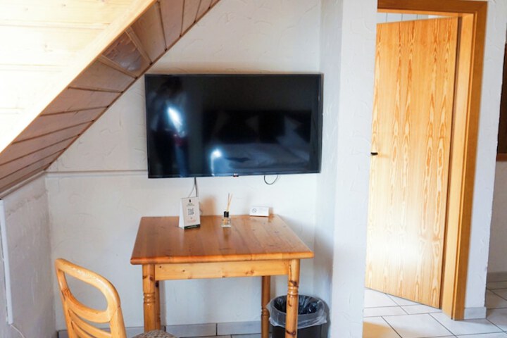 Room 14 of 35