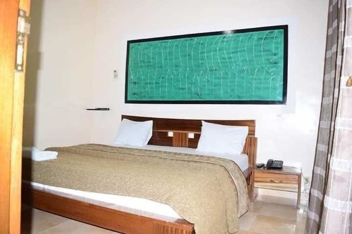 Room 5 of 17