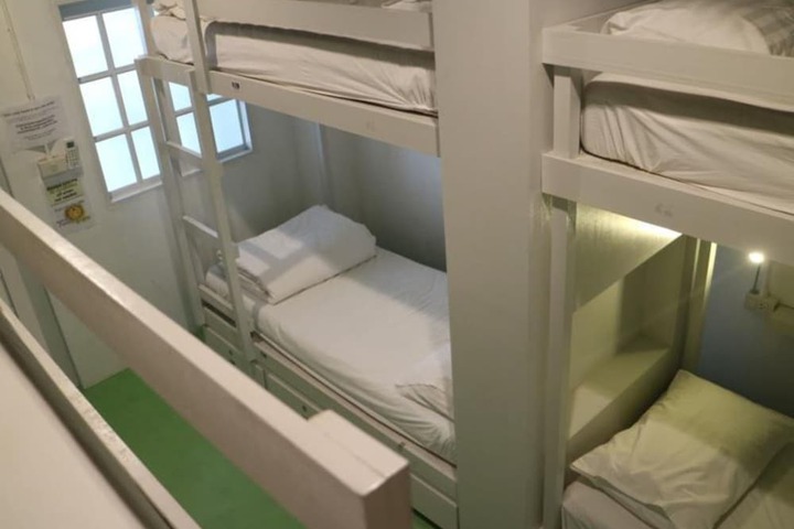Room 9 of 38