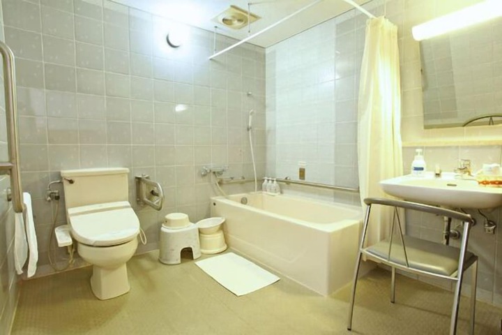 Room 9 of 37
