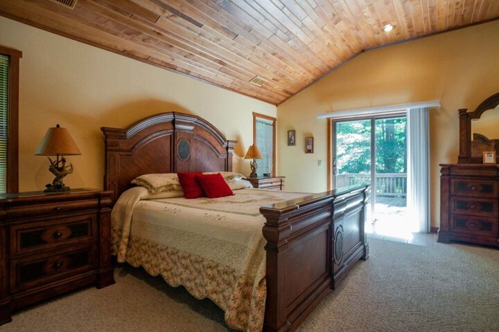 Room 4 of 28