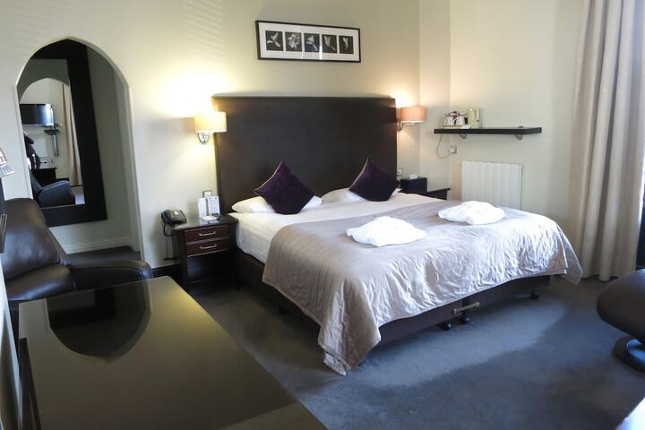 Room 10 of 66