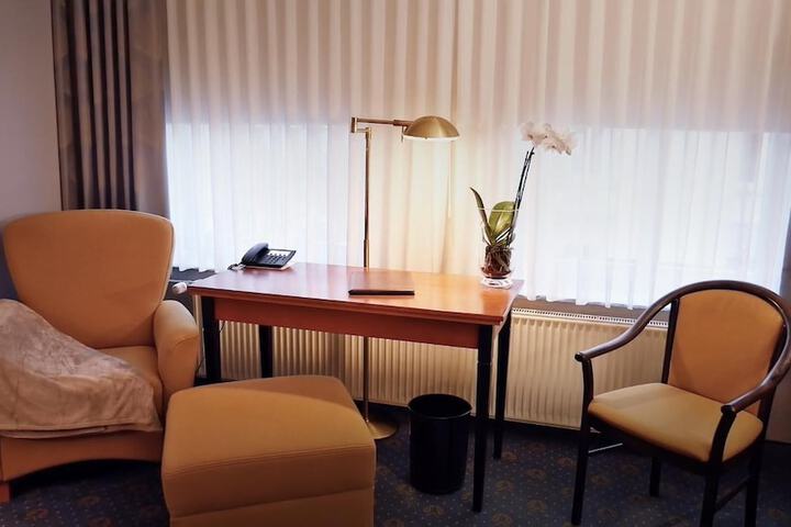 Room 10 of 43