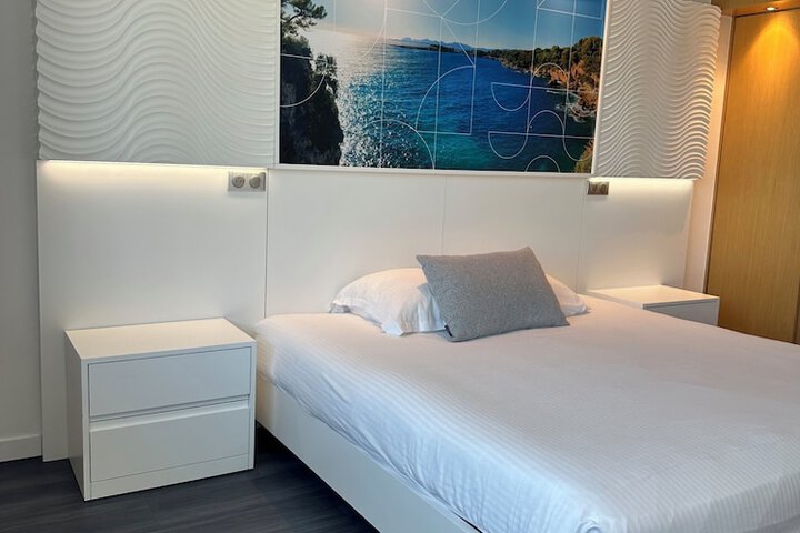 Room 6 of 35