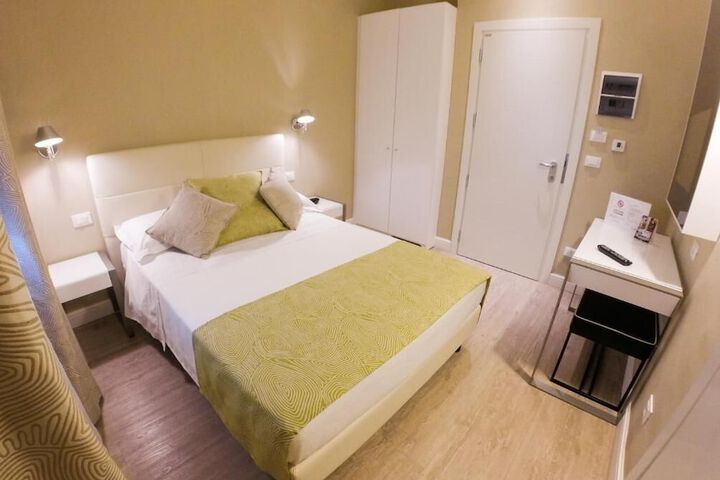 Room 18 of 49