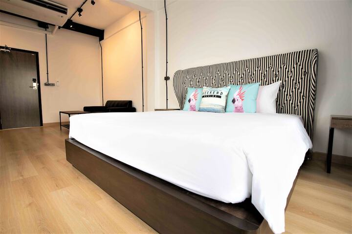 Room 35 of 77