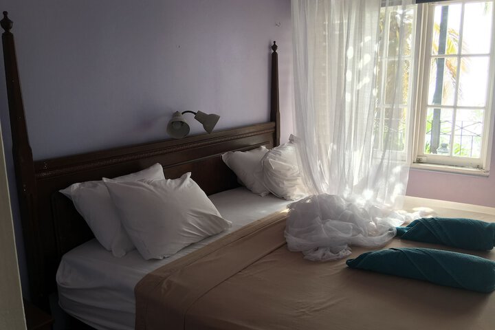 Room 32 of 170