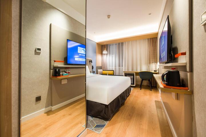 Room 28 of 50