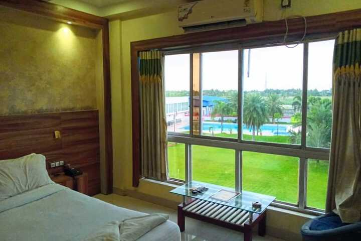 Room 4 of 16