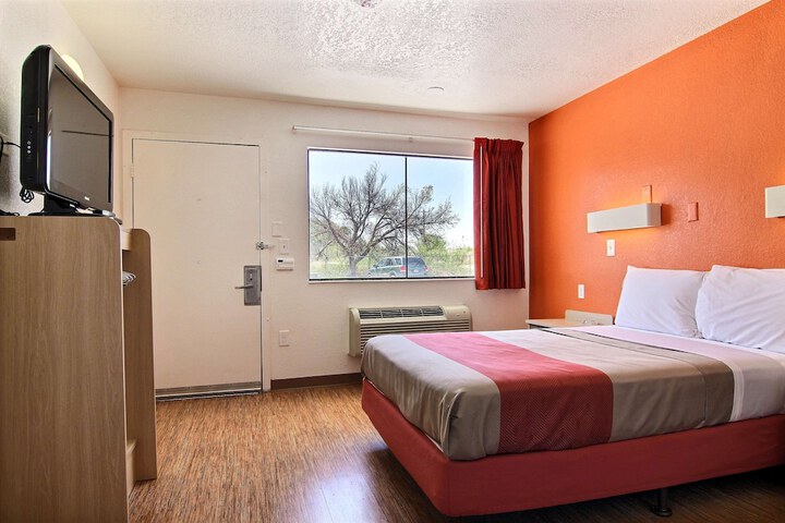 Room 14 of 34