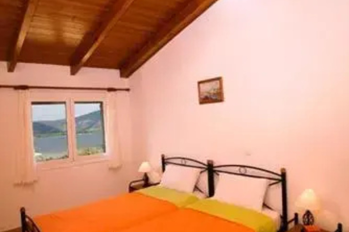 Room 3 of 8